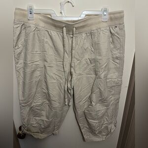 Tommy Hilfiger capri shorts/ pants